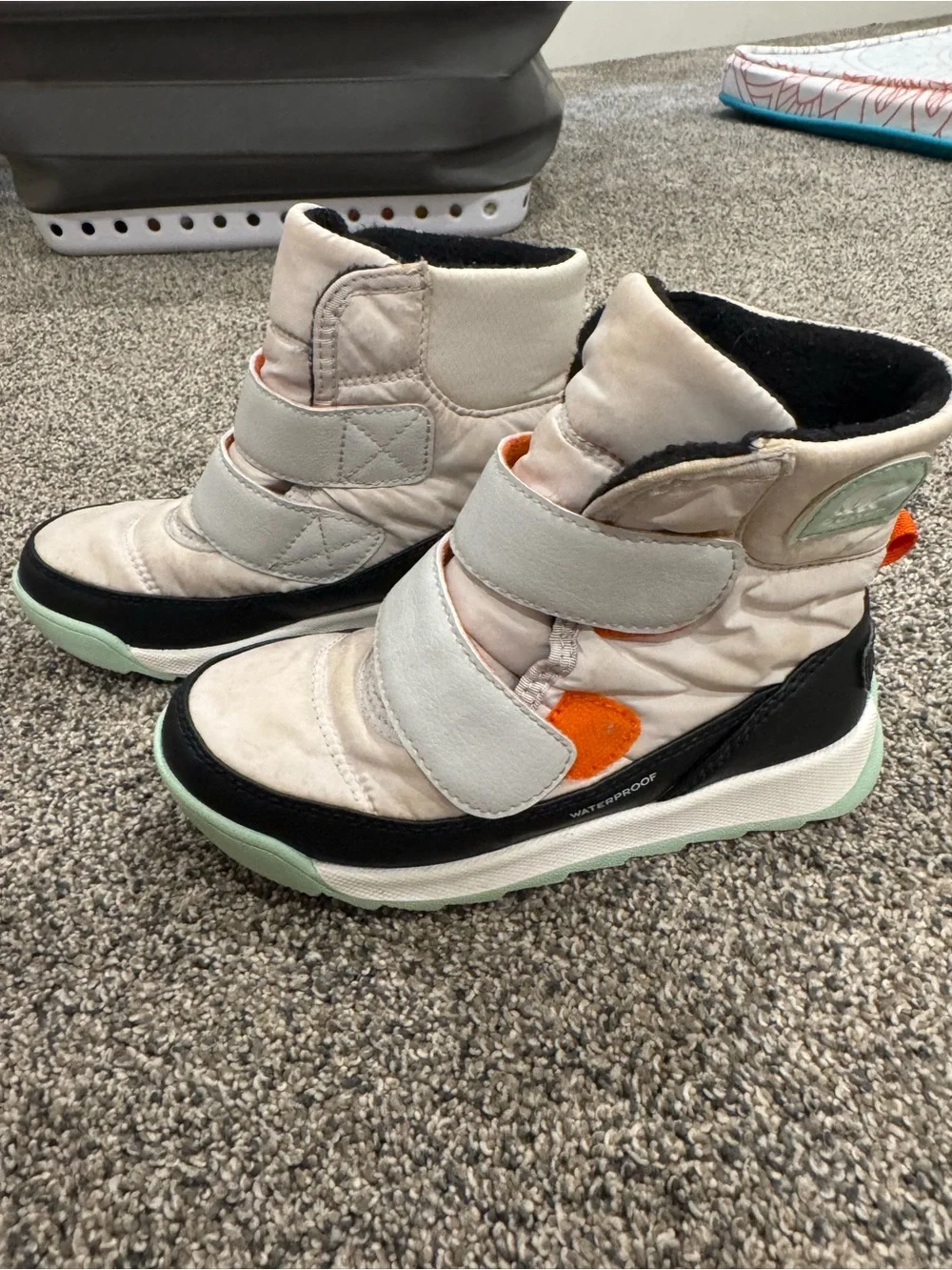 Sorel kids light